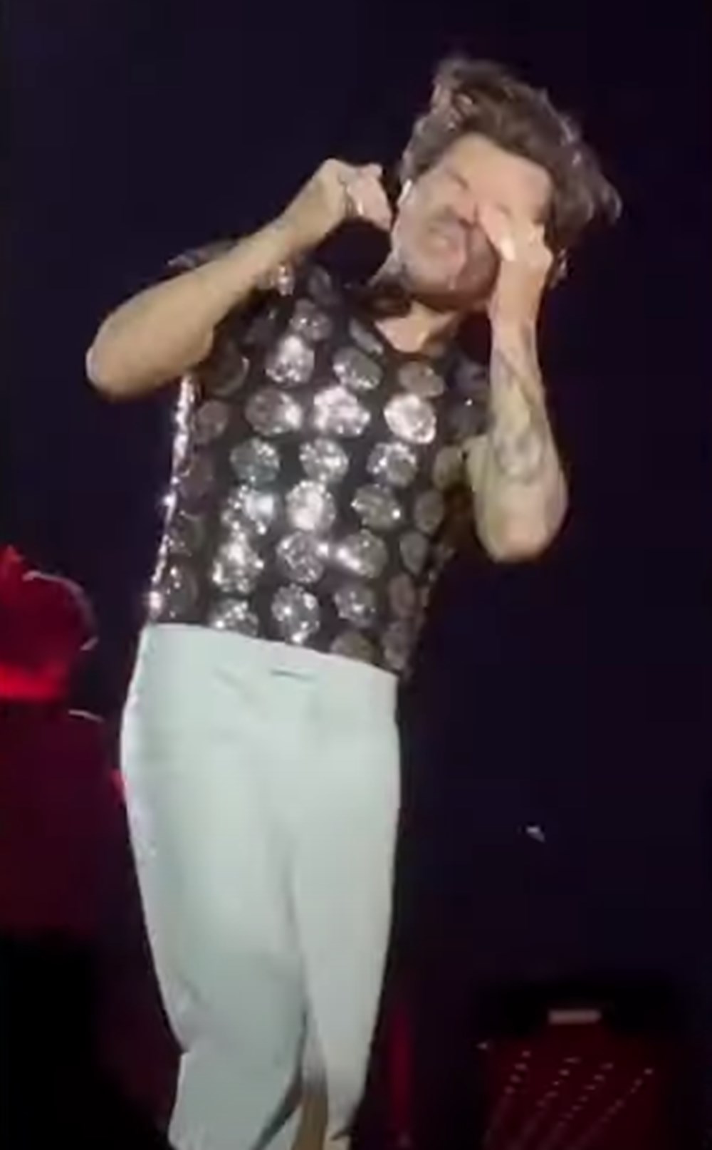 En saçma konser trendi bitmiyor: Bu defa Harry Styles gözünden vuruldu - 3