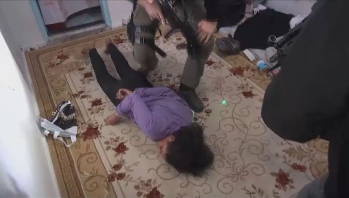 Bombalı saldırıyı gerçekleştiren teröristin yakalanma anı Bombalı saldırıyı gerçekleştiren teröristin yakalanma anı