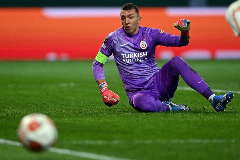 Galatasaray'da ilk ayrılık: Önce ailesini şimdi de eşyalarını ülkesine gönderdi - 4