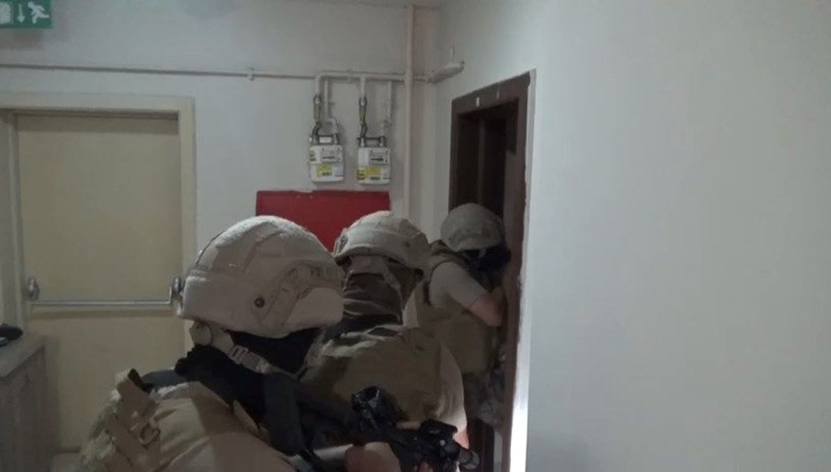 İstanbul'da DEM Parti binasına saldırıda 2 gözaltı İstanbul'da DEM Parti binasına saldırıda 2 gözaltı