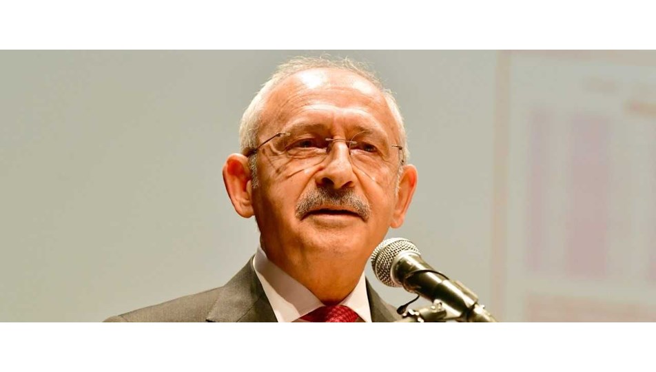 "Karamsar tablo çizdim ama karamsar değilim"