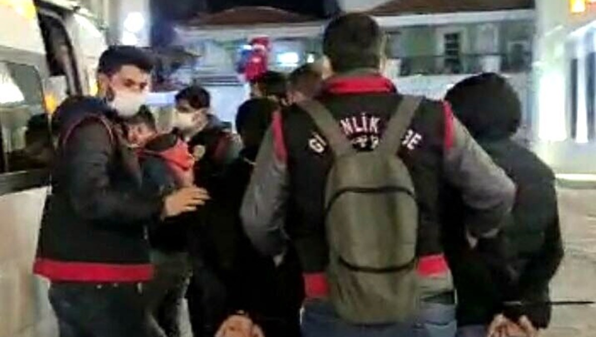 Muz yeme paylaşımı yapan 8 Suriyeliye gözaltı