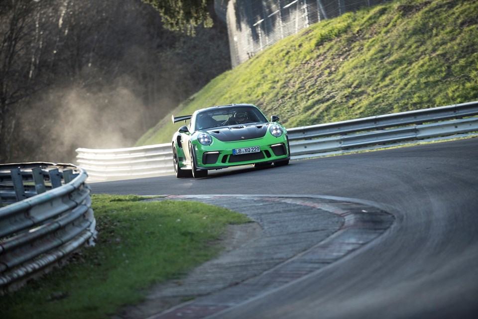Yeni 911 GT3 RS ‘Yeşil Cehennemi’ 7 dakikanın altında geçti - 3