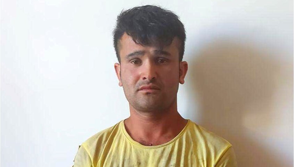 "Jandarma" yazılı gömlekle sosyal medyada paylaşım yapan düzensiz göçmen yakalandı