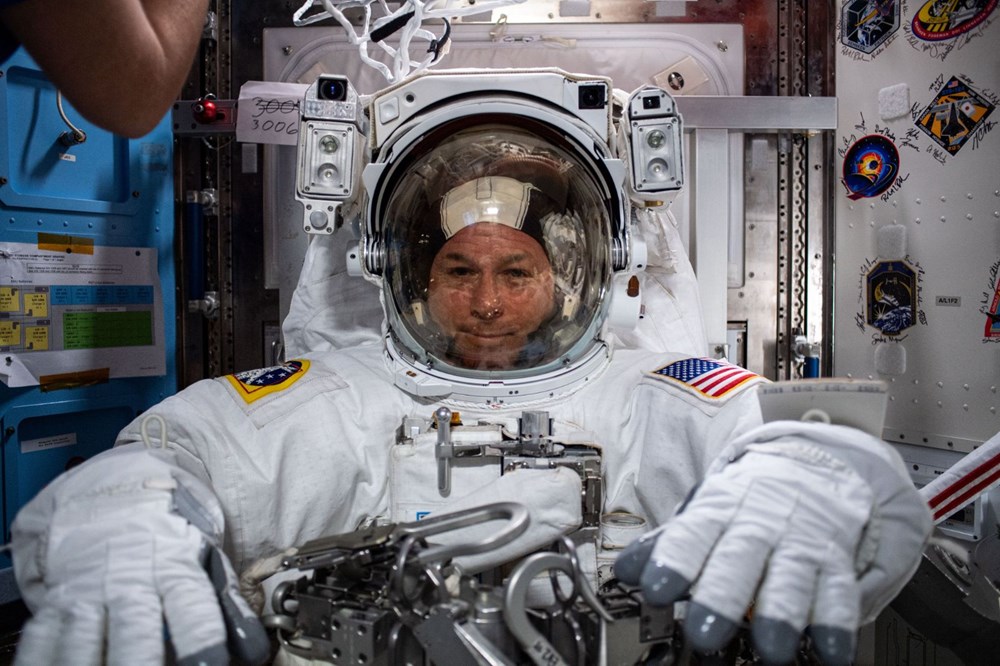Astronotların 6 saatlik uzay yürüyüşü tamamlandı: Nefes kesen kareler - 17
