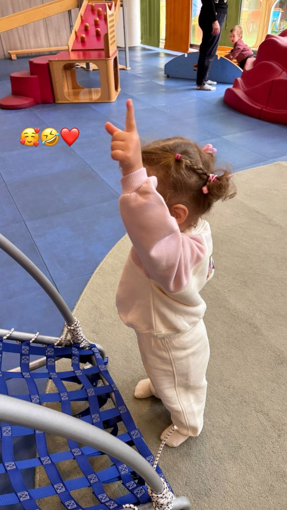 Eda Ece kızı Mina İpek'i paylaştı: Annesine benzerliği dikkat çekti - 6