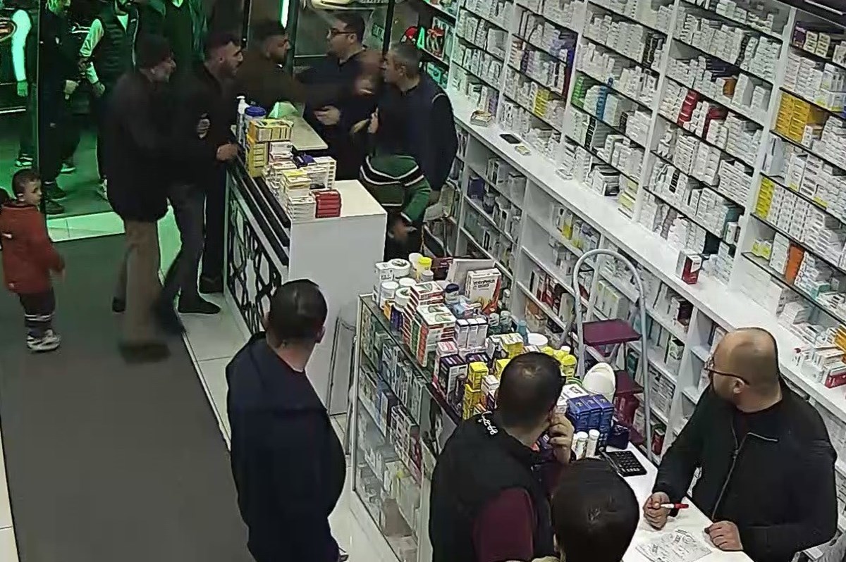 Olay anı güvenlik kameralarına yansıdı. Olay anı güvenlik kameralarına yansıdı.