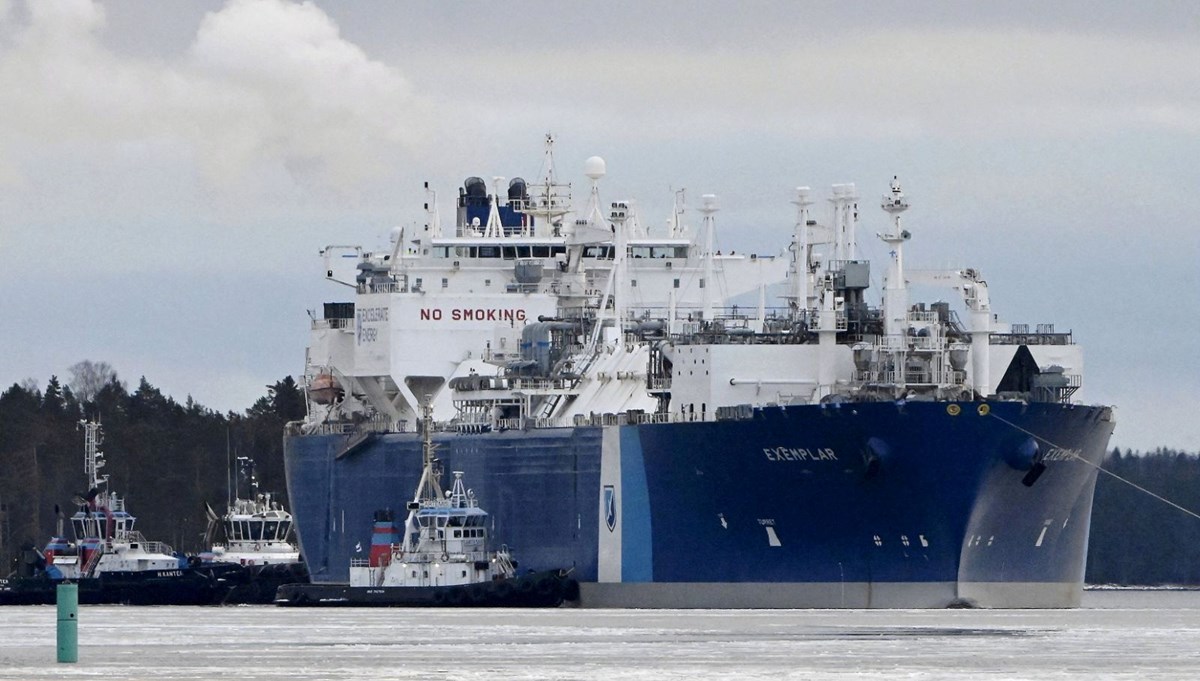 Finlandiya'nın ilk yüzer sıvılaştırılmış doğal gaz terminali ülkeye vardı