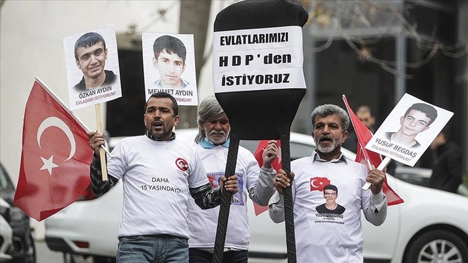 HDP Genel Merkezi önünde arbedeye 6 gözaltı - 1