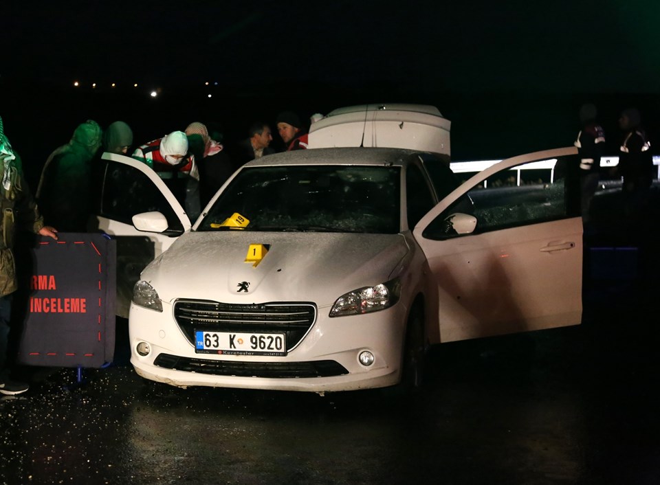Şanlıurfa'da otomobile silahlı saldırı: 2 ölü - 1