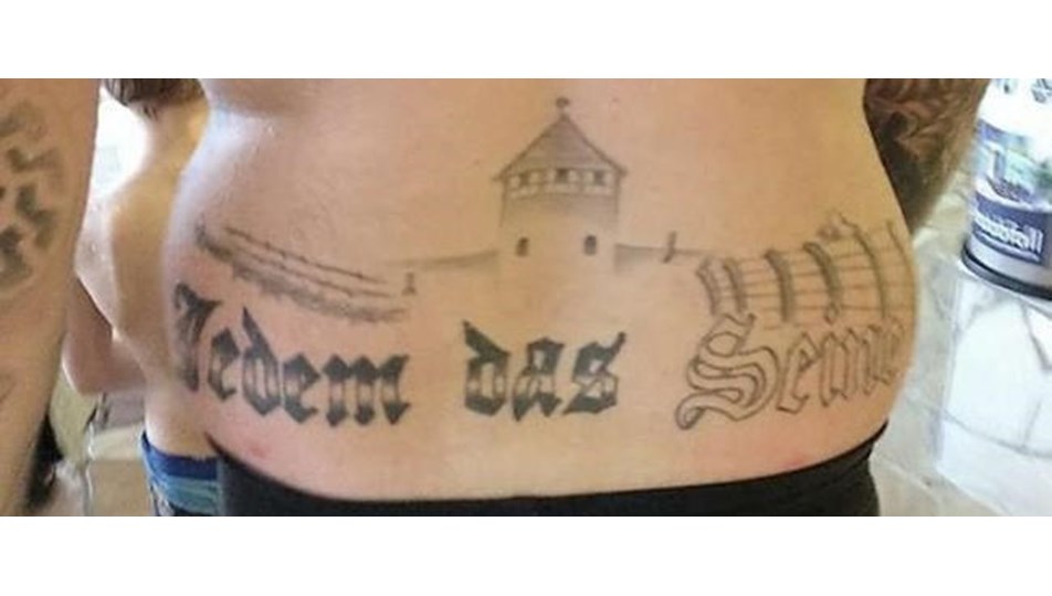 almanya da vucuduna toplama kampi silueti dovmesi yaptiran kisiye ceza ntv