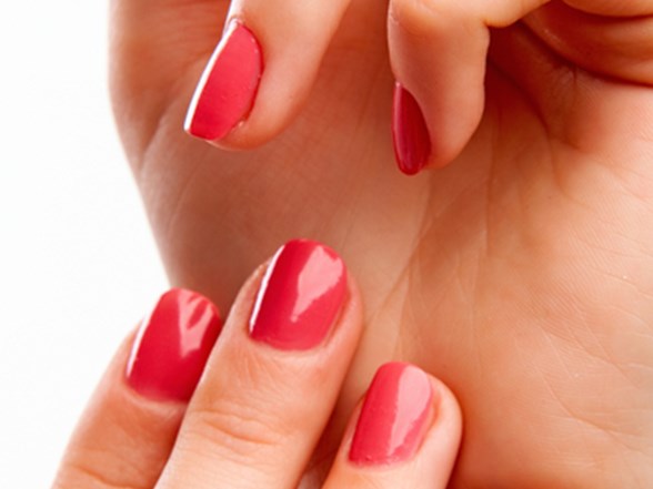 ojeli tirnaklarin altindaki tehlike