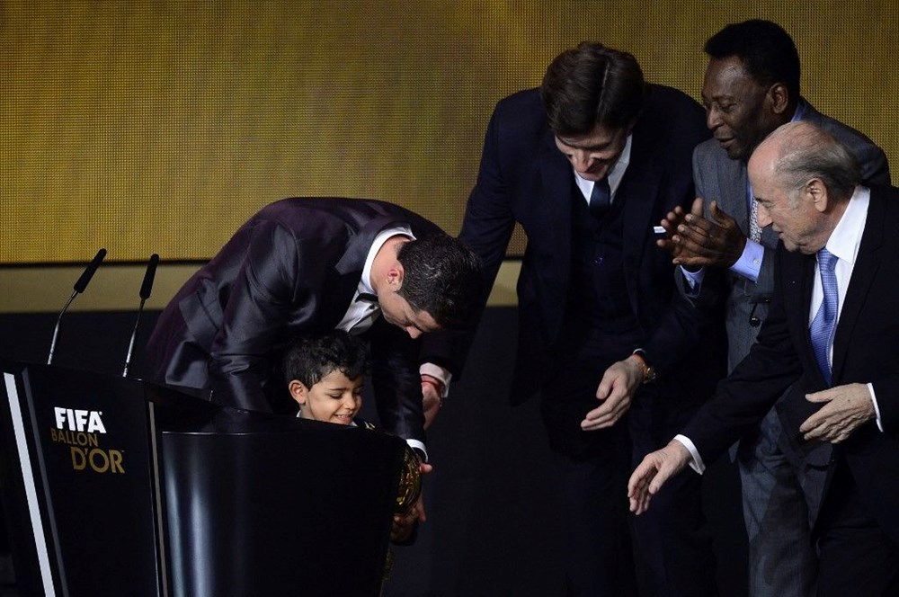 Cristiano Ronaldo'nun Ballon d'Or ödülü satıldı - 3