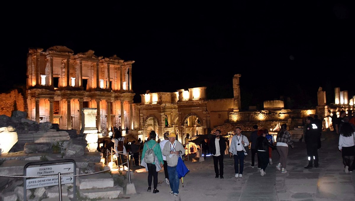 Efes Antik Kenti'nde gece müzeciliği başlıyor