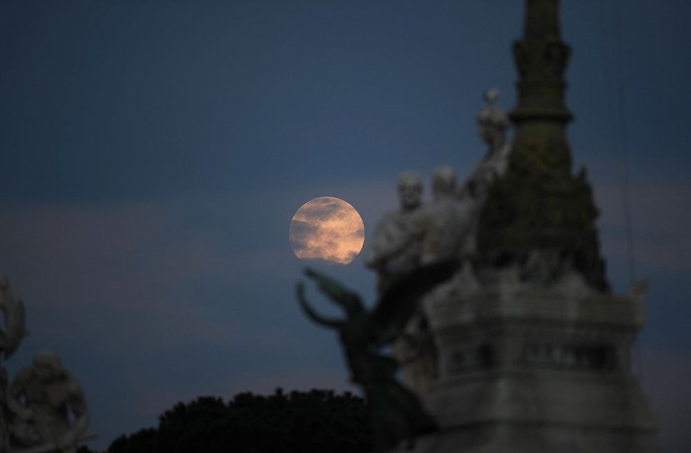 T�rkiye ve d�nyadan S�per Ay manzaralar�