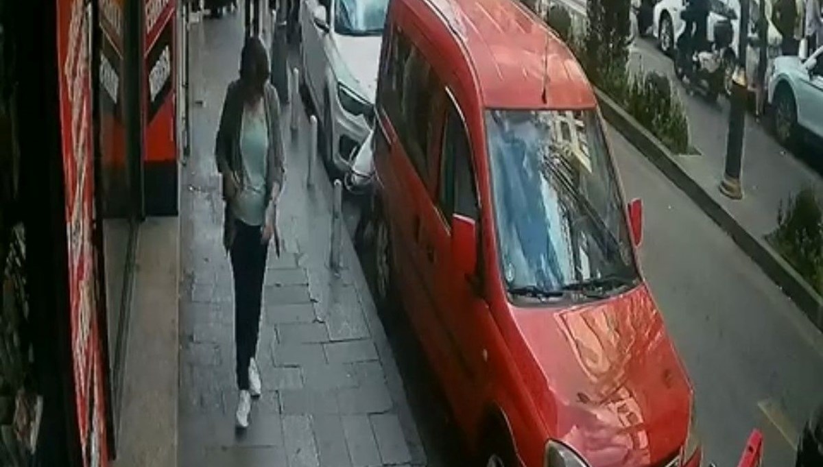 İstanbul'da sevgililerin kapkaç oyunu kamerada İstanbul'da sevgililerin kapkaç oyunu kamerada