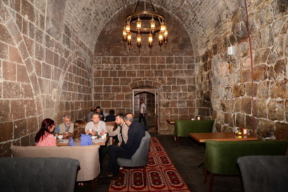 Bitlis'te 5 asırlık han ziyaretçilerini zamanda yolculuğa çıkarıyor - 8