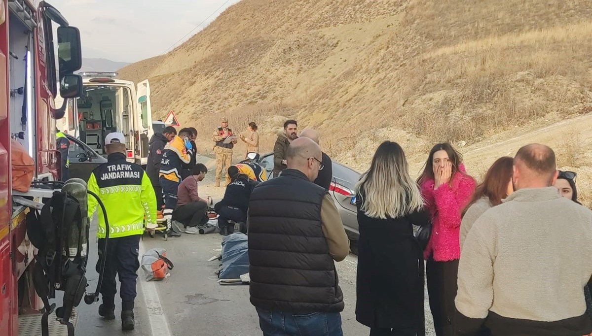 Erzurum'daki kazada can pazarı yaşandı: 2 ölü, 3 yaralı Erzurum'daki kazada can pazarı yaşandı: 2 ölü, 3 yaralı