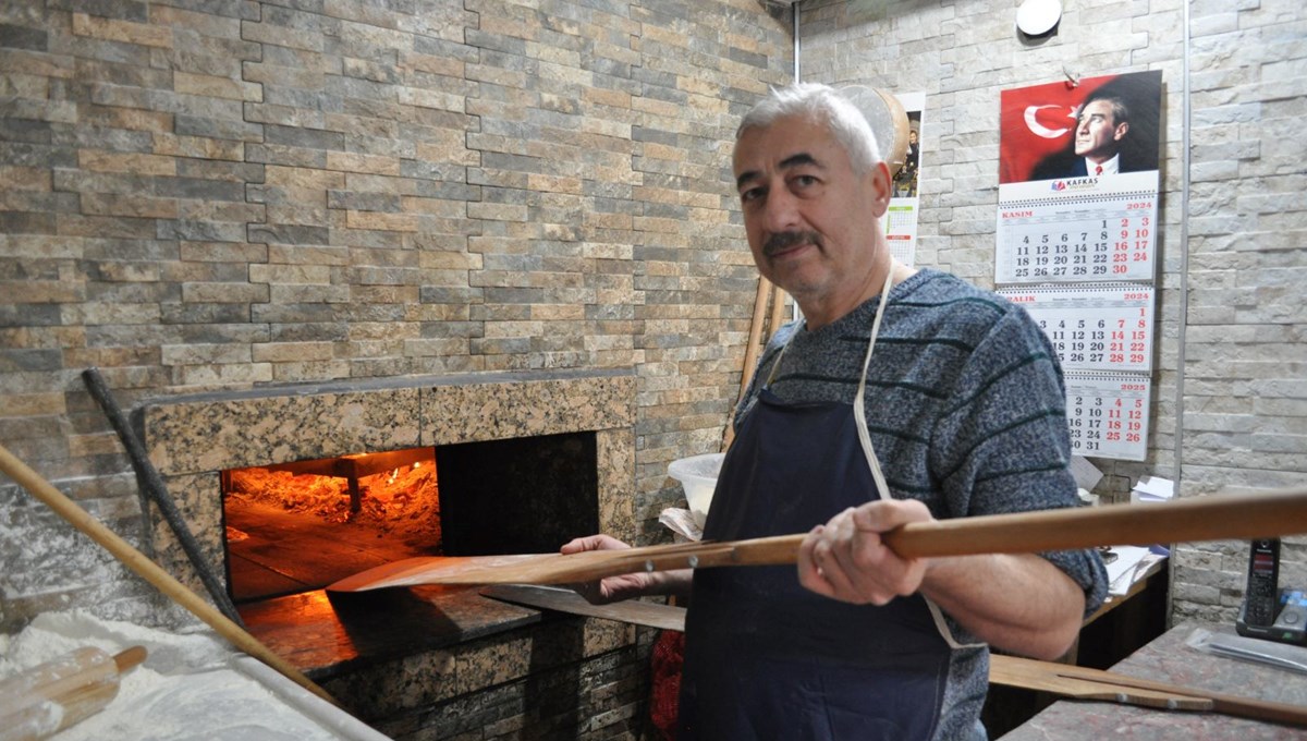 400 derece ateş başında ısınıyorlar: Mesleği kış mevsiminde daha kolay hale geliyor