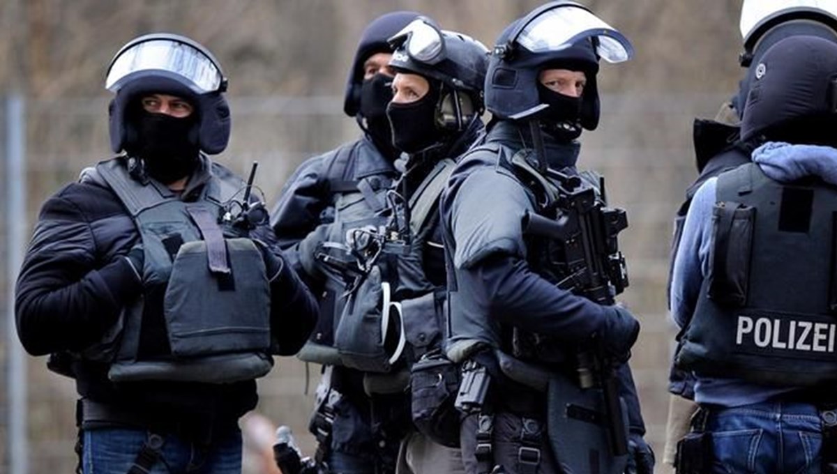 Almanya'da aşırı sağcı paylaşımlar özel polis birimini kapattırdı
