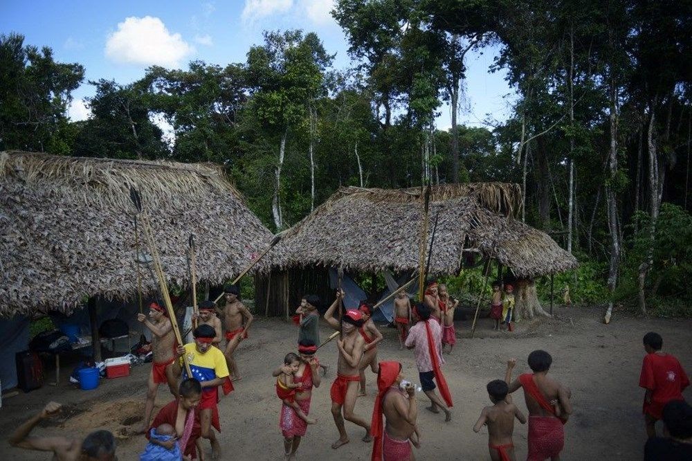 Amazon'da 6 saatlik aşı yolculuğu: Babasını sırtında taşıdı - 4