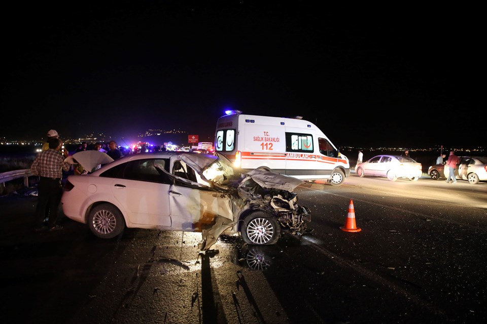 Muş-Bingöl kara yolunda 6 araç birbirine girdi: 3 ölü, 8 yaralı - 1