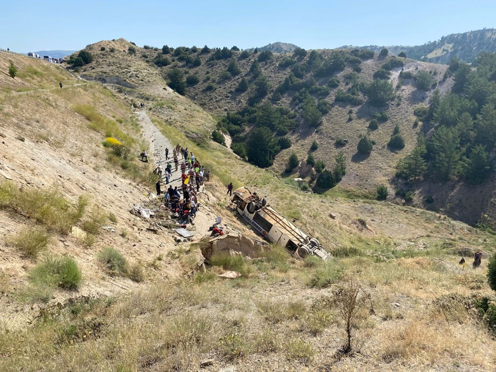 Kars'ta yolcu otobüsü şarampole devrildi: 7 ölü, 22 yaralı - 9