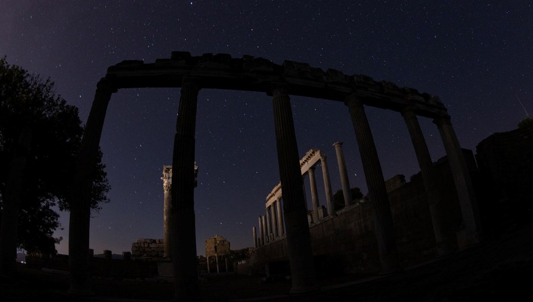 Perseid meteor yağmuru gökyüzünü aydınlattı