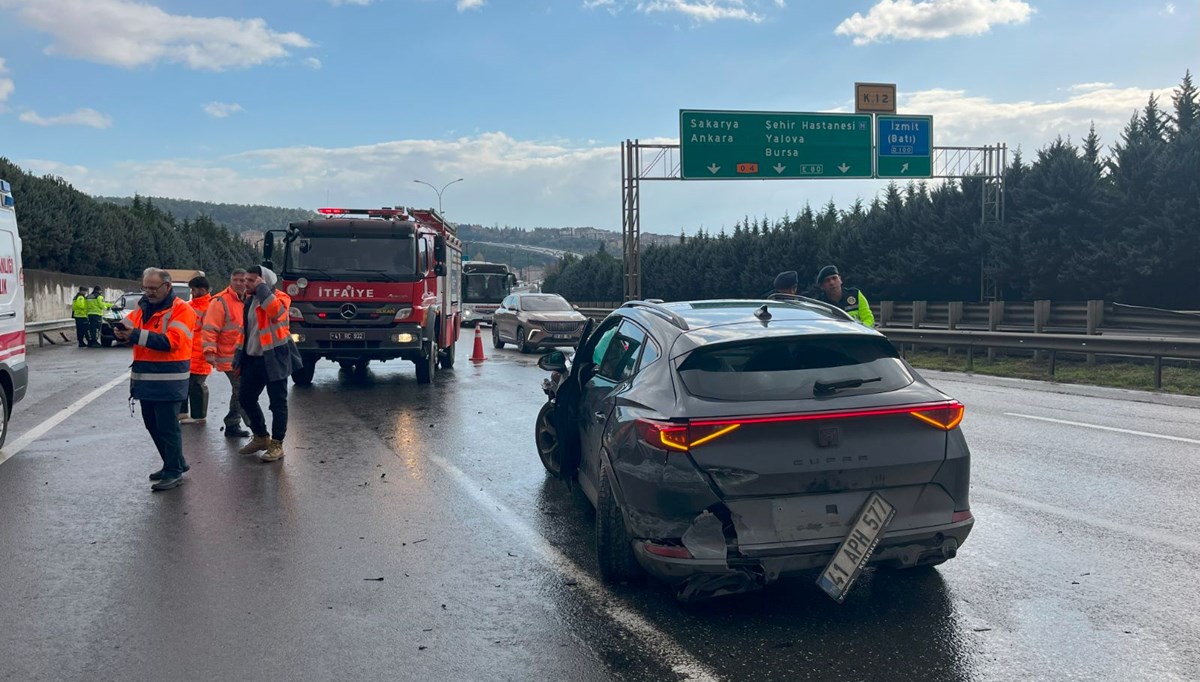 İstanbul yolunda kaza: Otoyolda trafik bir süre aksadı