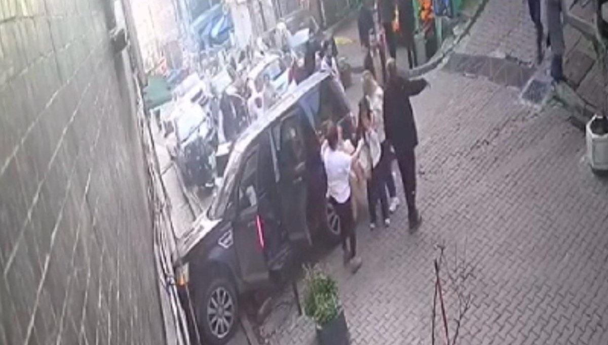 İstanbul’un sabıkalı yokuşu! Aynı yerde dördüncü kaza meydana geldi: “Bu yoldan inişi kapatın” İstanbul’un sabıkalı yokuşu! Aynı yerde dördüncü kaza meydana geldi: “Bu yoldan inişi kapatın”