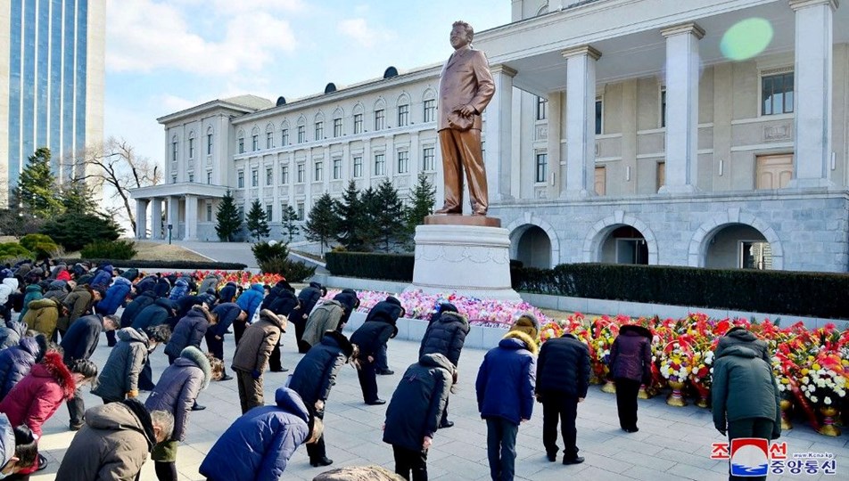 Kuzey Kore, Kim Jong-il'in ölüm yıldönümünde 11 gün boyunca gülmeyi ve içki içmeyi yasakladı