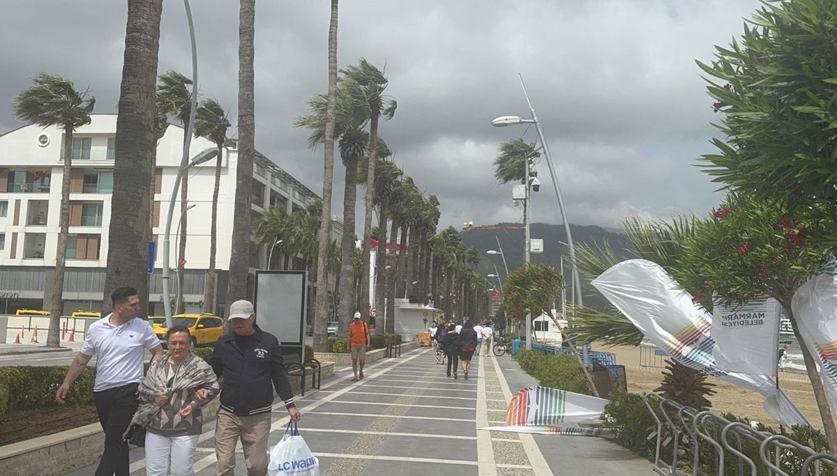Marmaris’te kuvvetli rüzgar etkili oldu