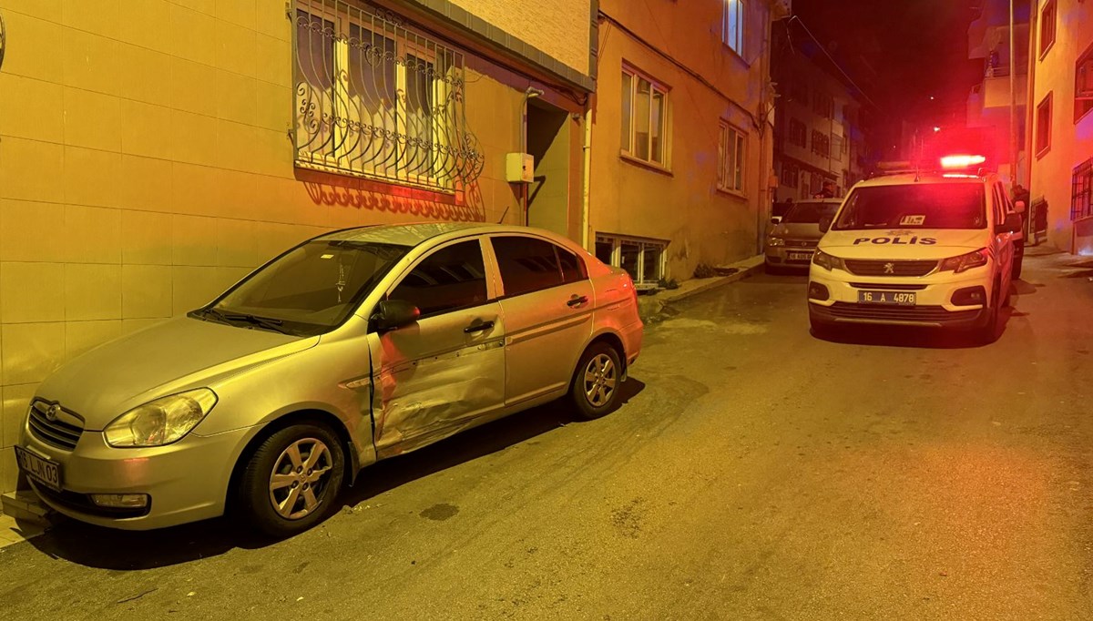 Bursa'da ehliyetsiz sürücü park halindeki 3 otomobile çarptı Bursa'da ehliyetsiz sürücü park halindeki 3 otomobile çarptı