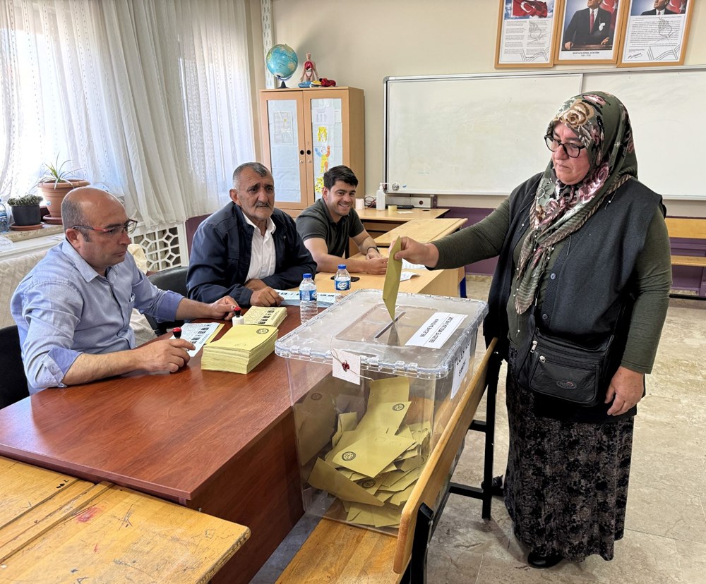 3 ilçe ve 4 beldede yeniden seçim: Oy verme işlemleri başladı - 7