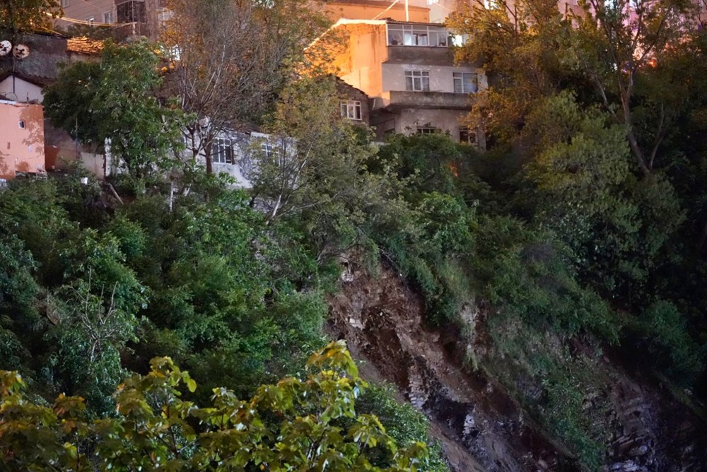 İstanbul Gaziosmanpaşa'da toprak kayması: 30 ev tahliye edildi - 5