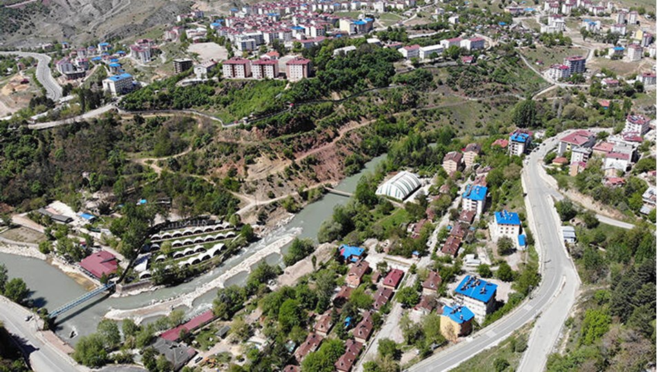 Tunceli'de teröristlerin kullandığı 10 sığınak imha edildi