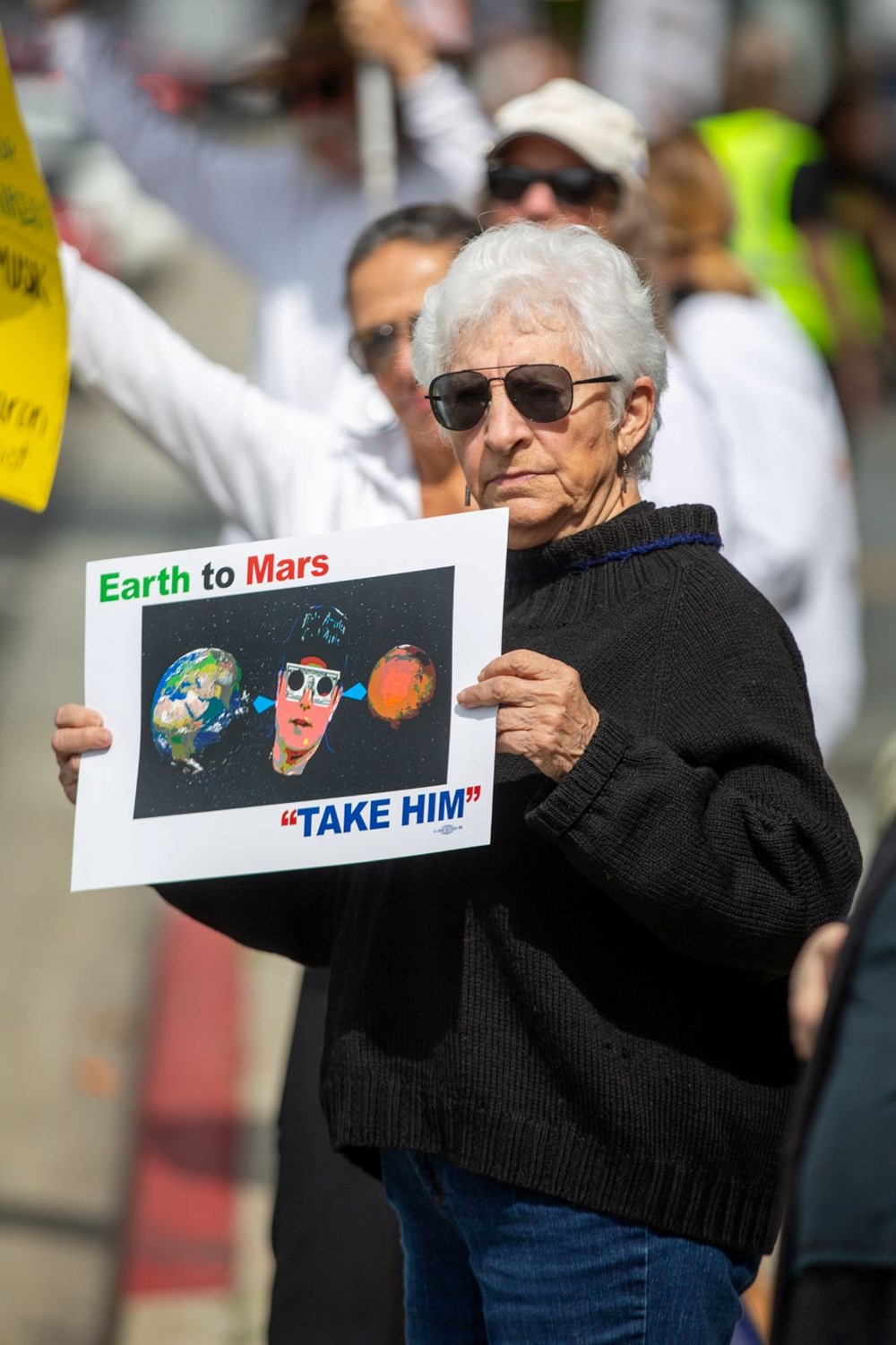 SpaceX ve Tesla önünde Elon Musk protestosu: Trump yönetimindeki rolüne tepki - 11