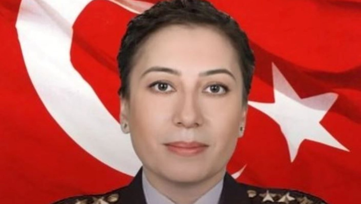 Cumhuriyet'in ilk kadın generali Özlem Yılmaz kimdir? Cumhuriyet'in ilk kadın generali Özlem Yılmaz kimdir?