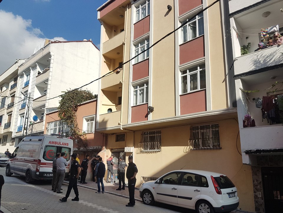 İstanbul'da vahşet: Hırsız evdeki kadının boğazını kesti - 1