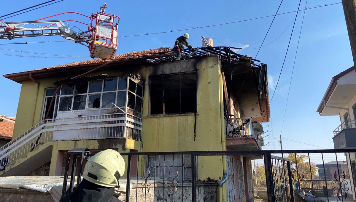 Aksaray'da iki katlı müstakil evde yangın