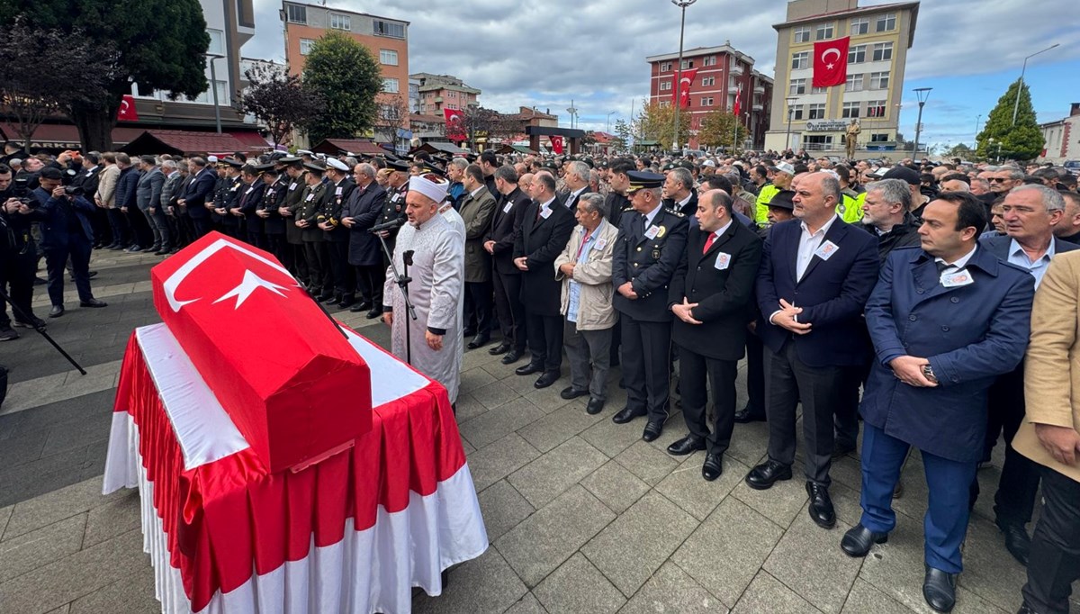 İstanbul'da şehit olan polise veda İstanbul'da şehit olan polise veda
