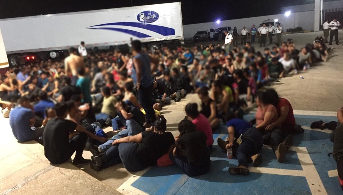 Meksika’da TIR dorsesinde 100'den fazla göçmen çocuk bulundu