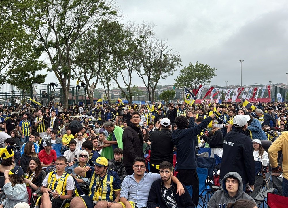 Fenerbahçe taraftarı dev maç için Kalamış'ta toplandı 75 uJrPeWdQBUykRIF192k0Gg