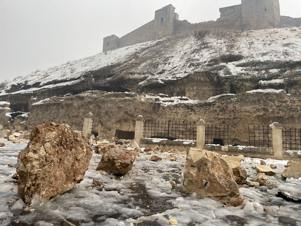 Depremde tarihi Gaziantep Kalesi de hasar gördü - 3