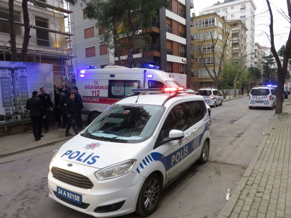 Kadıköy'de polise kürekli saldırı: 3 polis yaralandı - 2