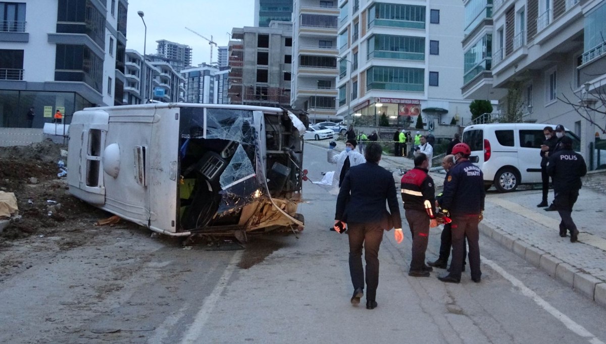 Belediye işçilerini taşıyan servis devrildi: 2 ölü, 16 yaralı