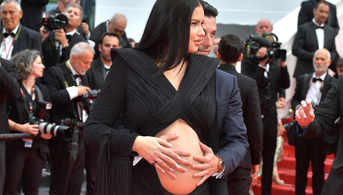 Cannes Film Festivali 2. gün: Kırmızı halıya Adriana Lima damgası