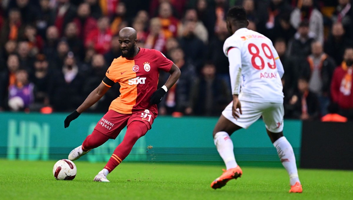 Galatasaray, Kayserispor'u ağırlıyor (Canlı anlatım ve maçtan notlar) Galatasaray, Kayserispor'u ağırlıyor (Canlı anlatım ve maçtan notlar)
