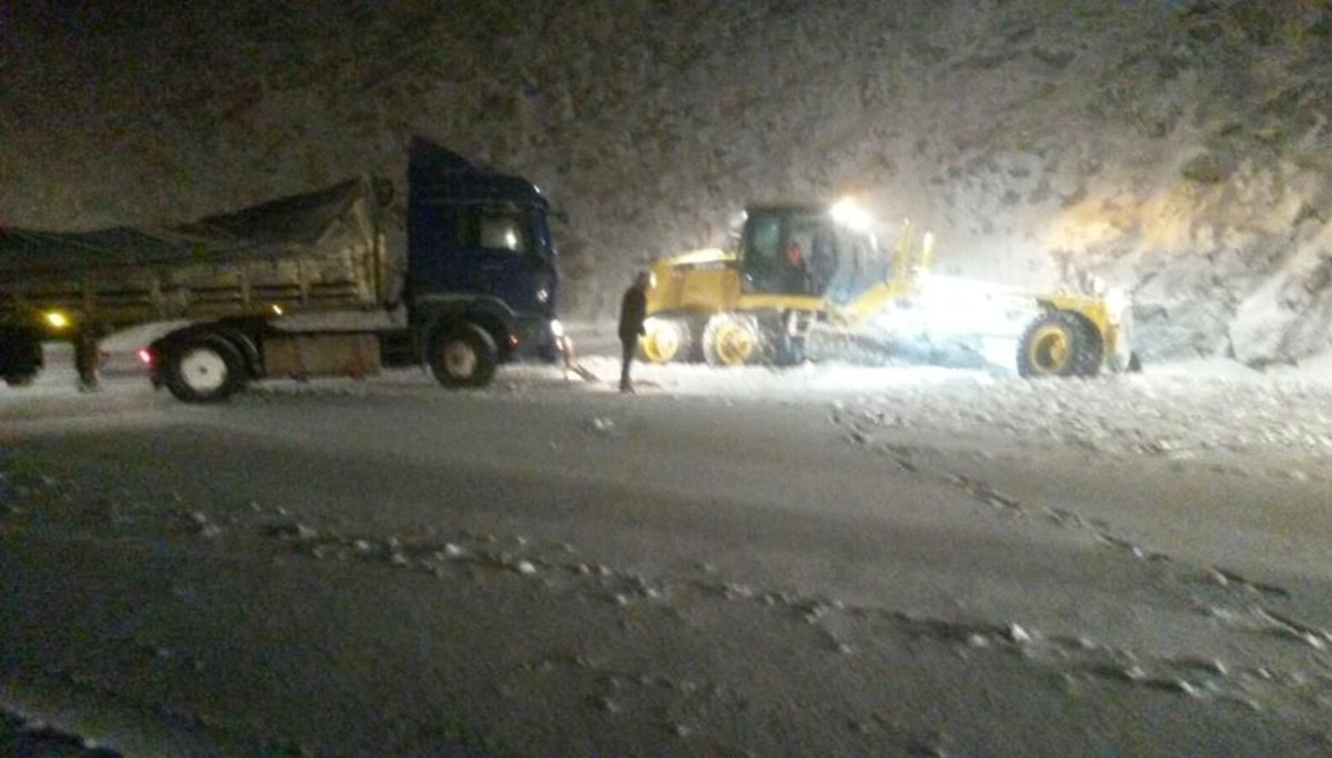 İç Anadolu’yu Akdeniz’e bağlayan yol TIR’lara kapatıldı