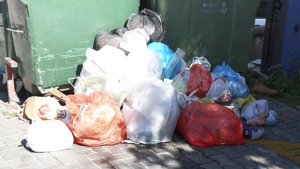 Beşiktaş sokakları çöp yığınlarıyla doldu: Mahalleli isyan etti - 1